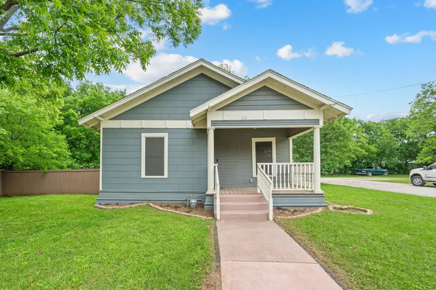 800 N Clements Street, Gainesville, TX 76240 - #3
