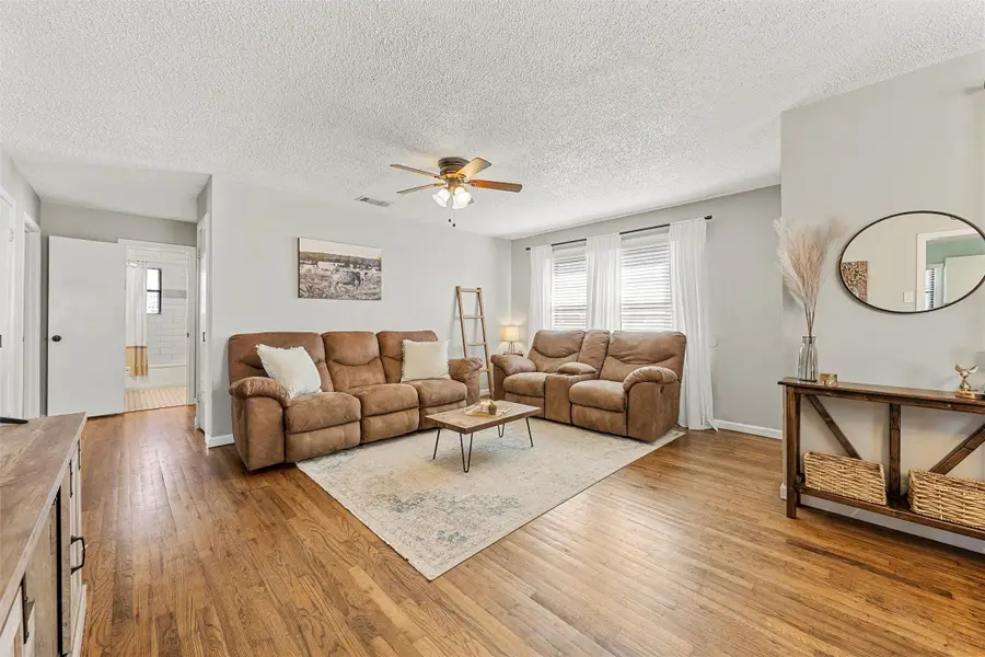 216 Avenue I, Lacy Lakeview, TX 76705 - #2