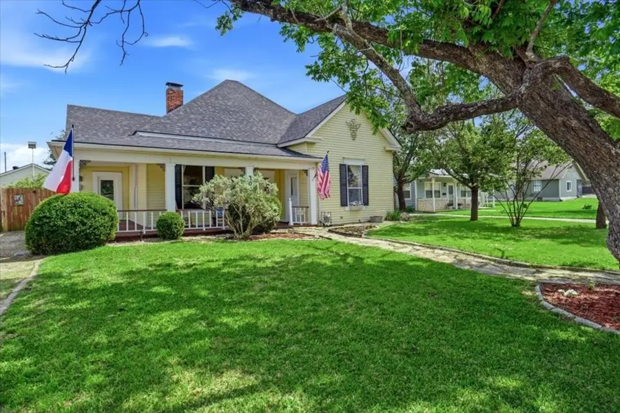304 E Main Street, Itasca, TX 76055 - #2