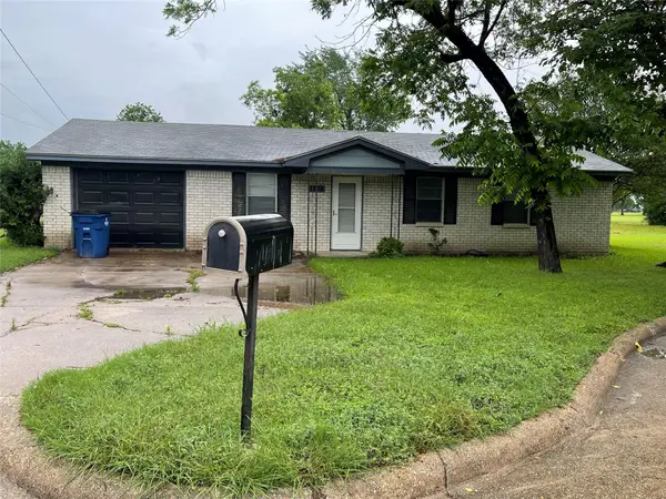 1208 Winkler Street, Ennis, TX 75119