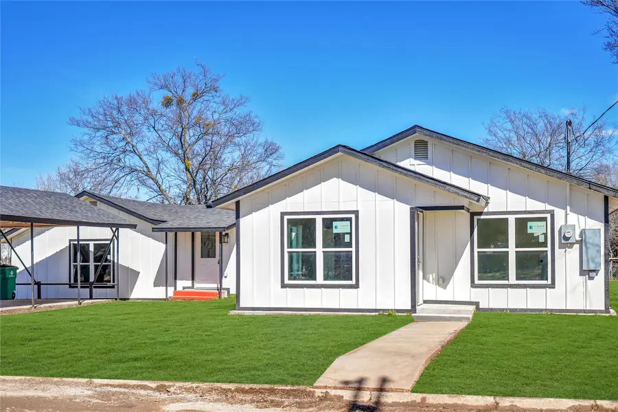 402 W College Street, Jacksboro, TX 76458 - #2