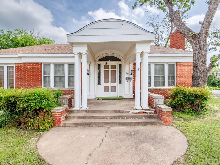 615 W Liveoak Street, Coleman, TX 76834 - #2