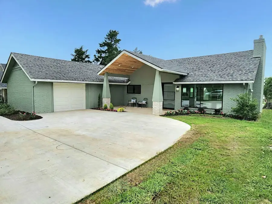 124 Sequoya Drive E, Lake Kiowa, TX 76240 - #2