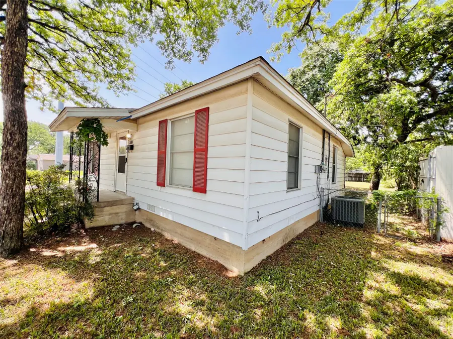 2101 Layton Avenue, Haltom City, TX 76117 - #3