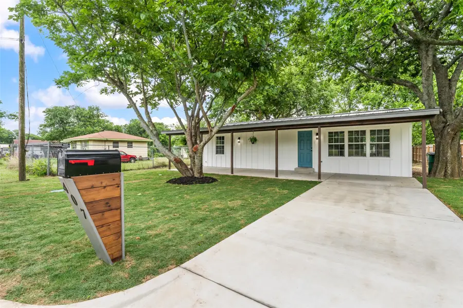 407 Johnson Street, McGregor, TX 76657 - #2