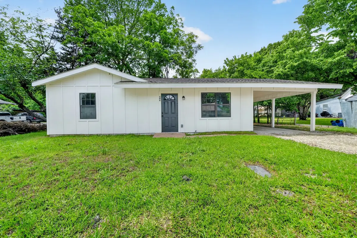 506 S Dallas Street, Kaufman, TX 75142 - #1