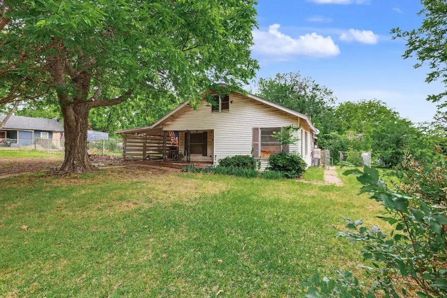 531 E Day Street, Denison, TX 75021 - #2