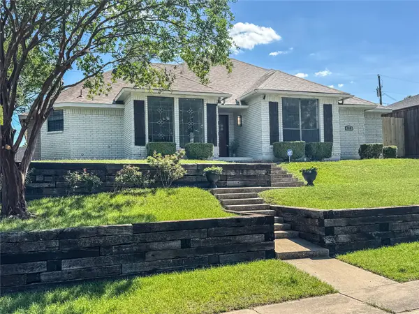 418 Whispering Hills Drive, Duncanville, TX 75137