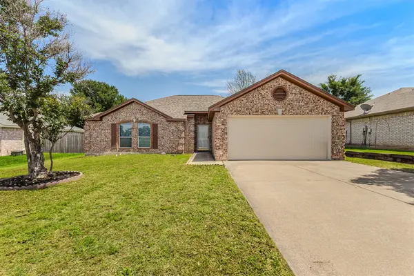 1012 High Crest Drive, Azle, TX 76020