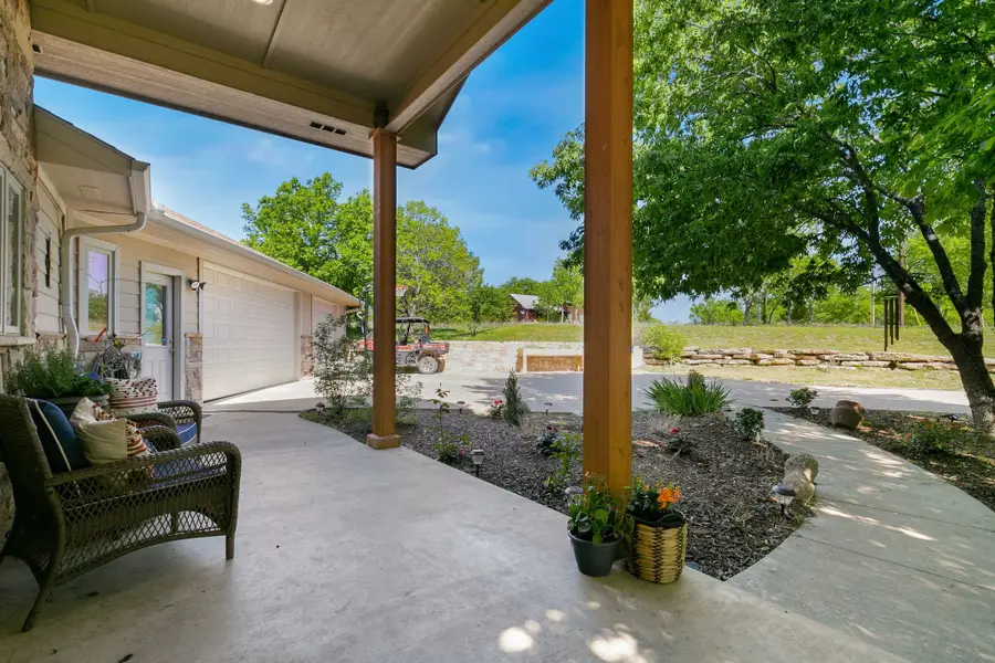 132 Southside Drive, Gainesville, TX 76240 - #2