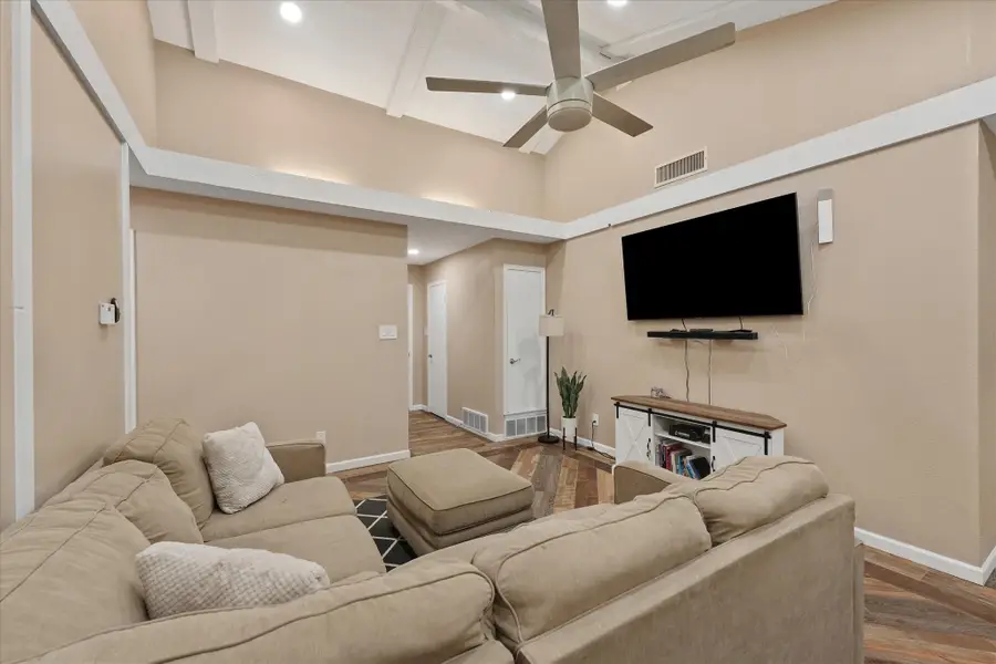 401 Columbia Circle, Lake Dallas, TX 75065 - #3