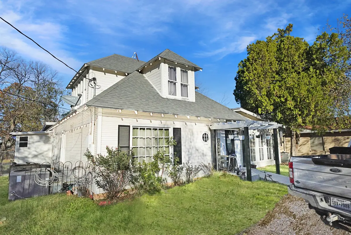 241 W Ross Avenue, De Leon, TX 76444 - #1