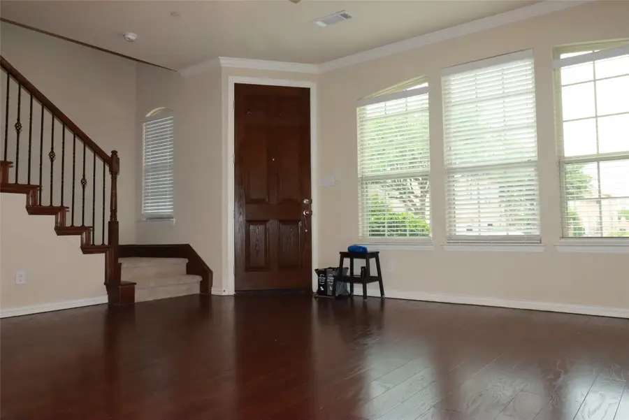 913 Shelby Lane, Lewisville, TX 75056 - #2