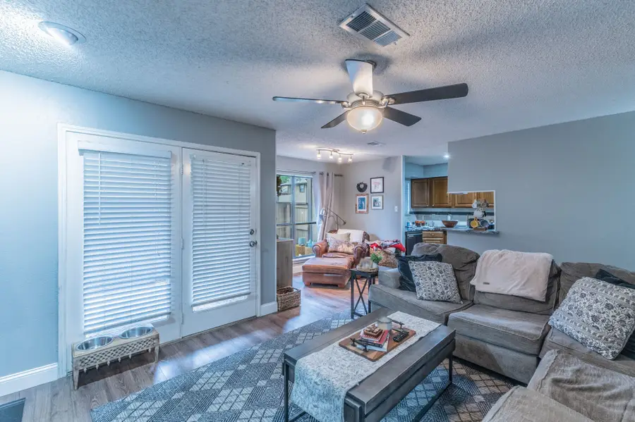 1901 Cloisters Drive #914, Arlington, TX 76011 - #3