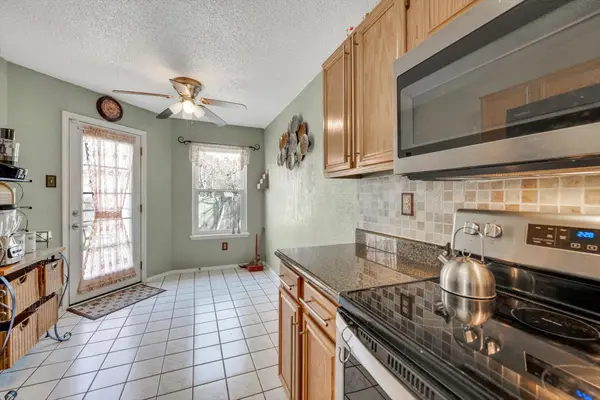 4212 Maryanne Place, Haltom City, TX 76137