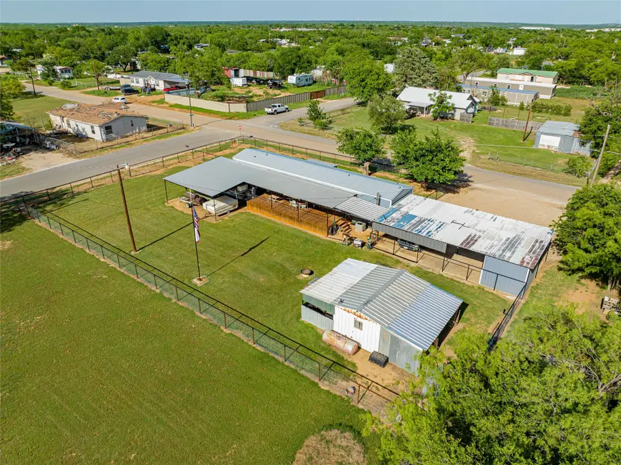 703 N Harvey Street, Breckenridge, TX 76424 - #3