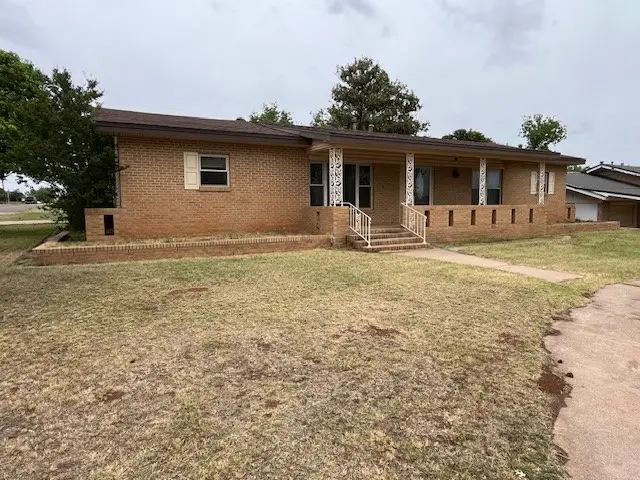 901 E Burnside Street, Rotan, TX 79546 - #2