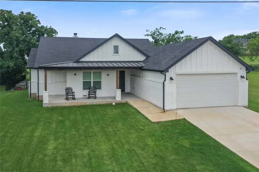 230 Driftwood Court, Runaway Bay, TX 76426 - #2