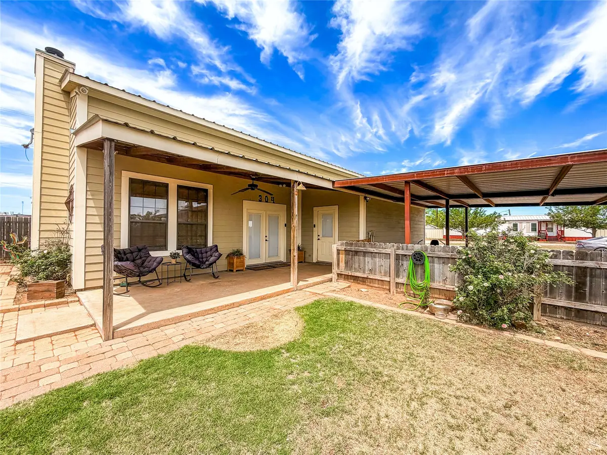 304 S Madison Avenue, Aspermont, TX 79502 - #1