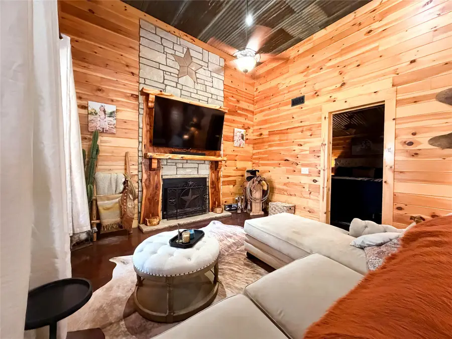 304 S Madison Avenue, Aspermont, TX 79502 - #3