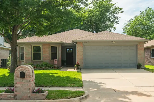 9321 Goldenview Drive, Fort Worth, TX 76244