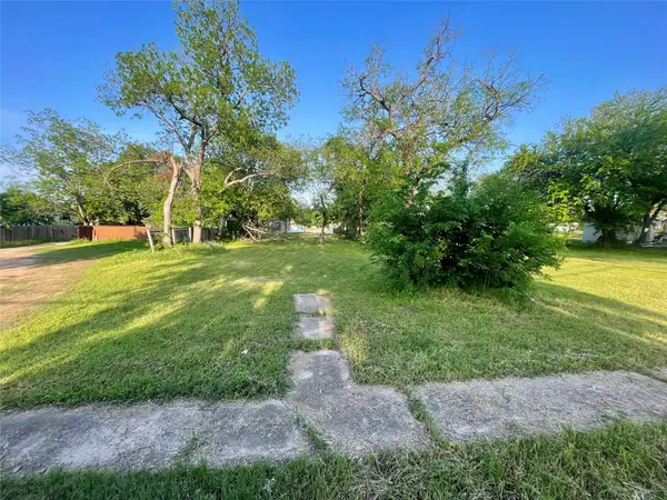 320 N Morris Street, Gainesville, TX 76240
