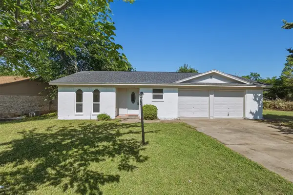 6900 Windy Hill Road, Forest Hill, TX 76140