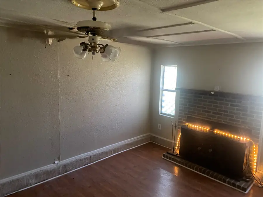 2814 Carlson Drive, Dallas, TX 75235 - #2