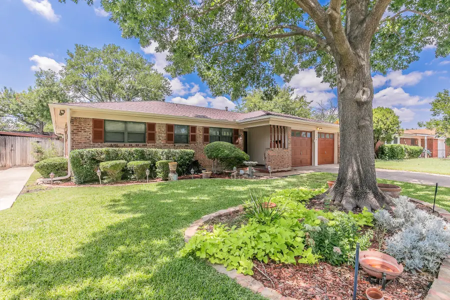 5828 Westcrest Drive W, Edgecliff Village, TX 76134 - #3