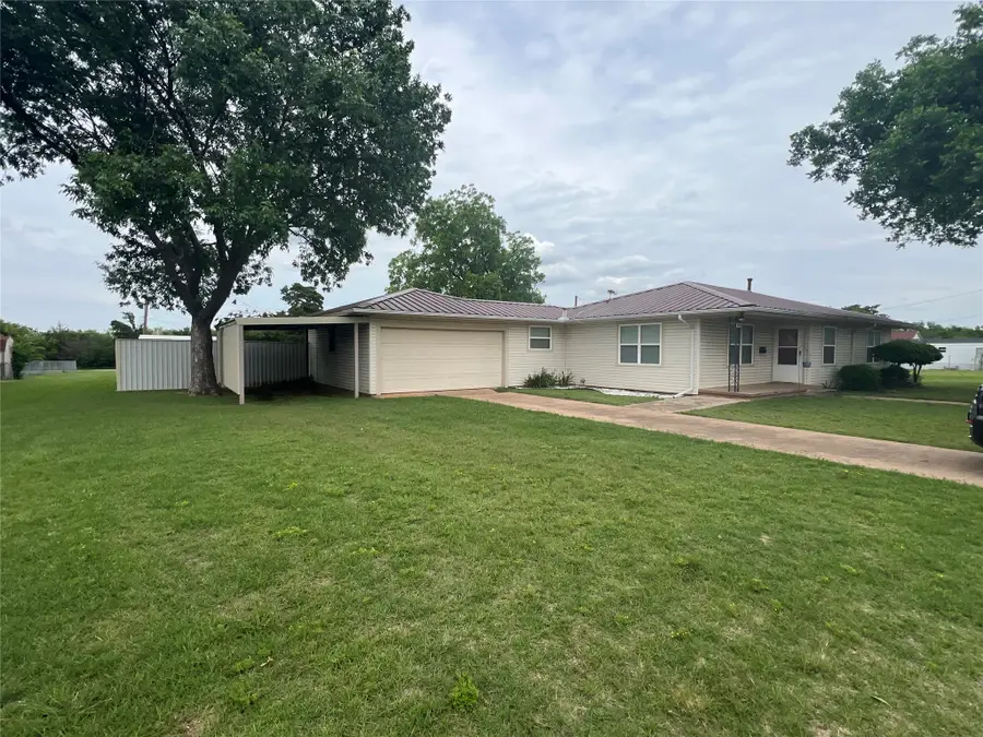 502 W Wichita, Henrietta, TX 76365 - #2