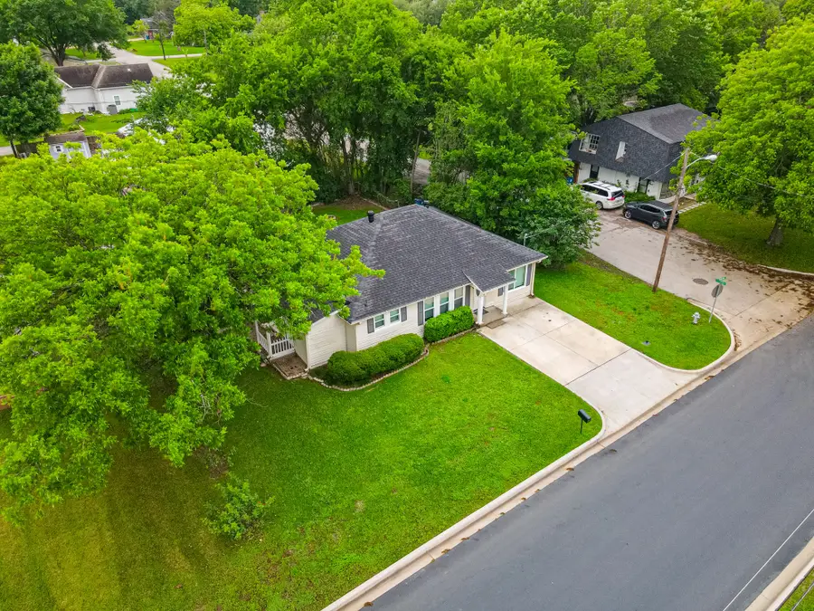407 W 4th Street, Kaufman, TX 75142 - #2