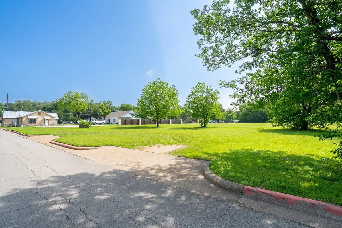 105 S Hawthorne Street, Granbury, TX 76048 - #1