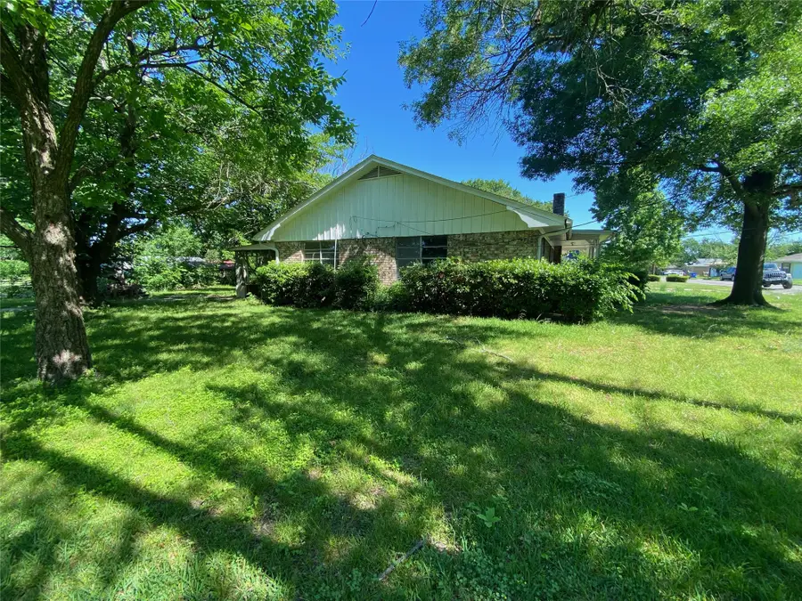 800 Carver Street, Whitesboro, TX 76273 - #3