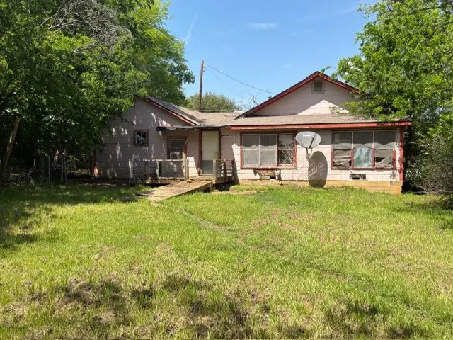 619 W College Street, Jacksboro, TX 76458 - #3