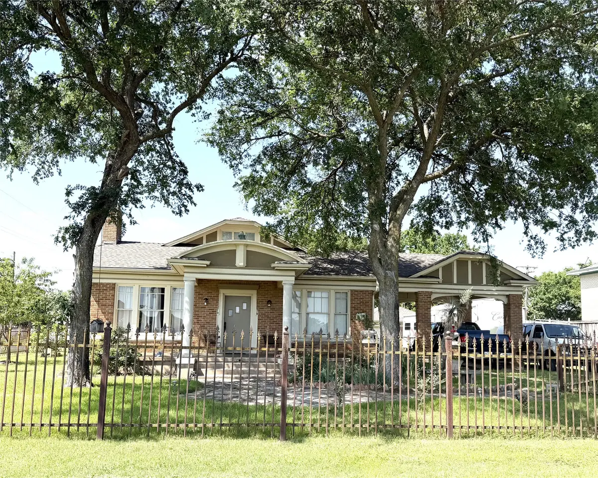 406 Walnut Street, Forreston, TX 76041 - #1
