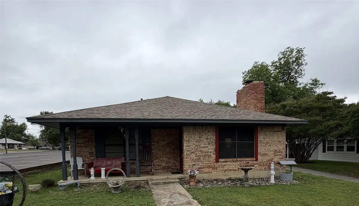305 N Union, Whitesboro, TX 76273 - #1