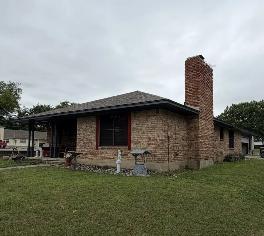 305 N Union, Whitesboro, TX 76273 - #2