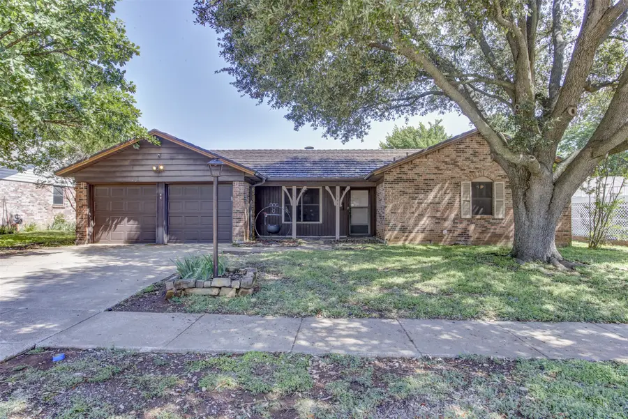 521 E Mustang Street, Crowley, TX 76036 - #2