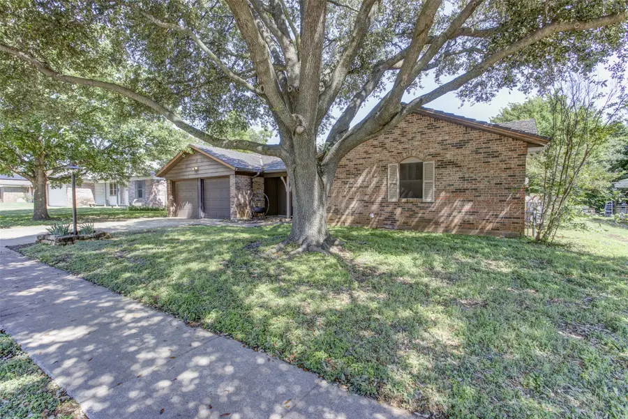 521 E Mustang Street, Crowley, TX 76036 - #3