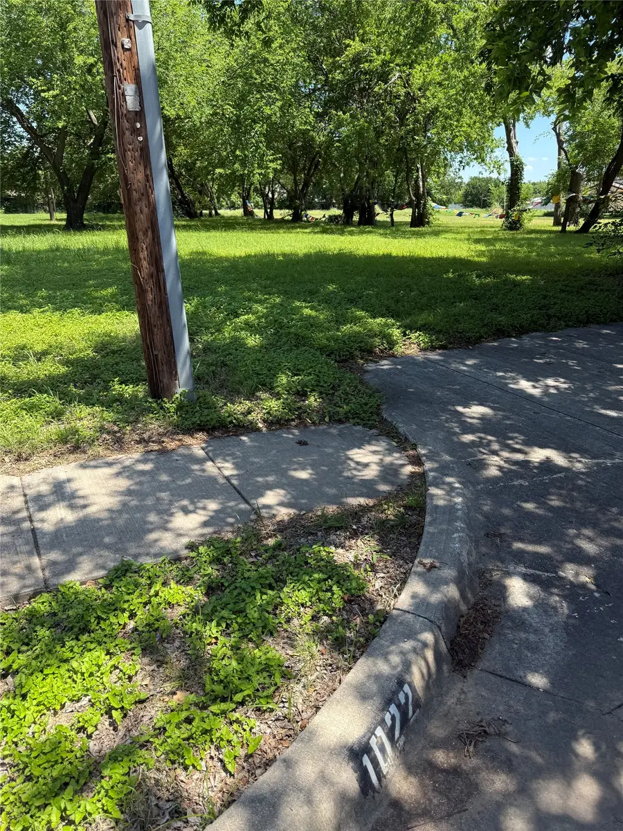 1022 Armeda Avenue, Irving, TX 75061 - #3