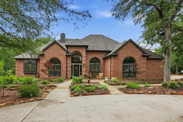 101 W Oak Shores Drive, Cross Roads, TX 76227