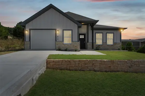 913 Pease River Drive, Granbury, TX 76048