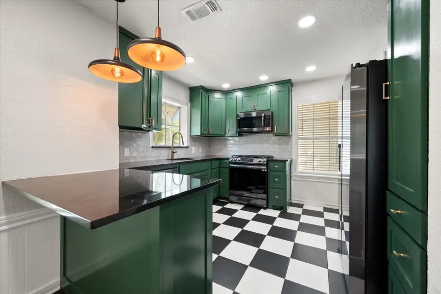 4521 Calmont Avenue, Fort Worth, TX 76107 - #3