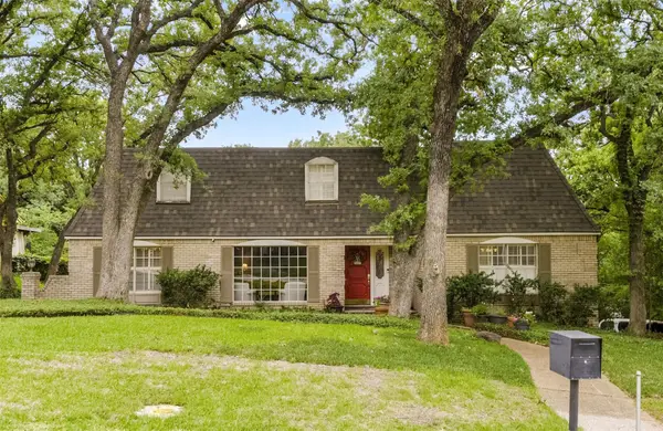 3704 Lynnwood Drive, Arlington, TX 76013