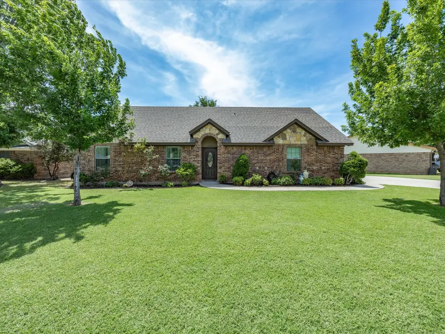1323 Fairway Dr, Graham, TX 76450 - #2