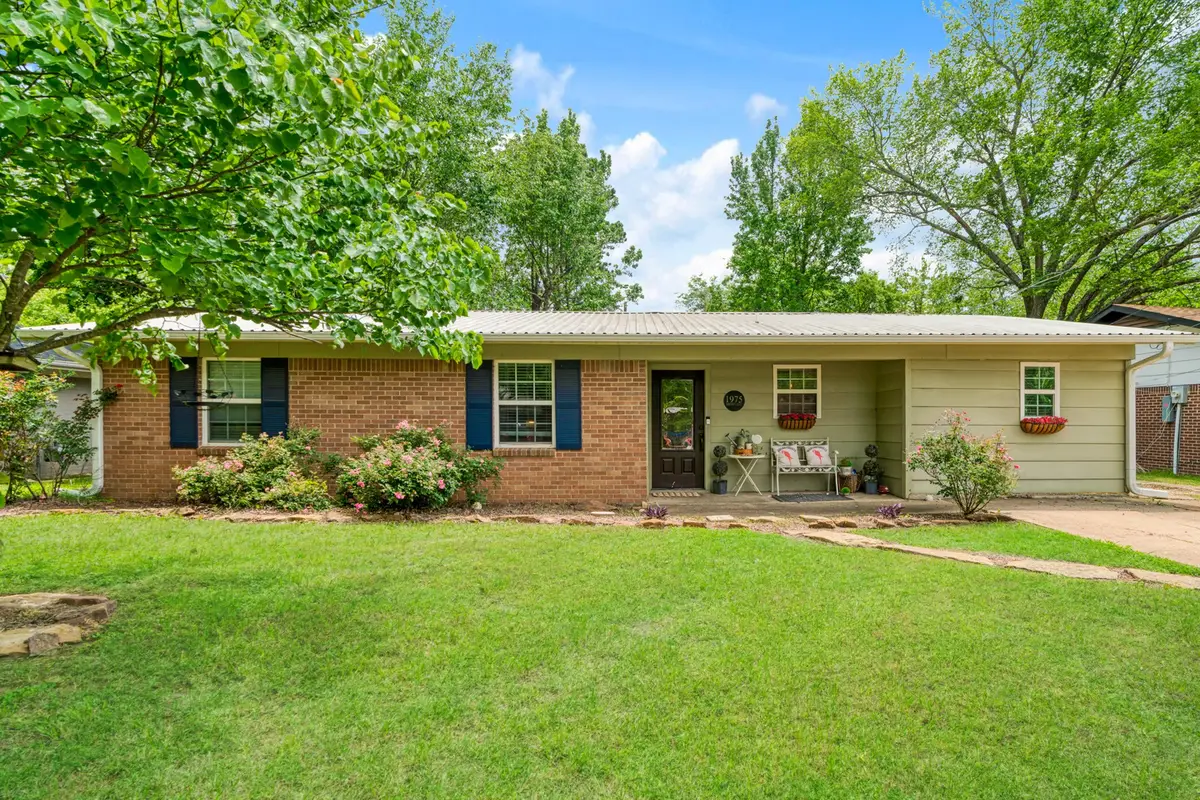1975 Brown Avenue, Paris, TX 75460 - #1