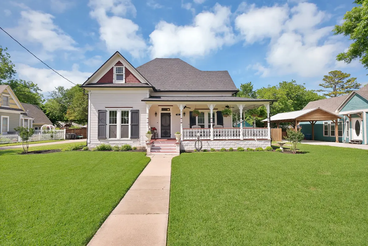 410 W Spring Street, Weatherford, TX 76086 - #1