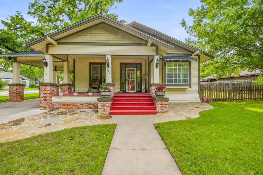 910 S Waco Street, Weatherford, TX 76086 - #2