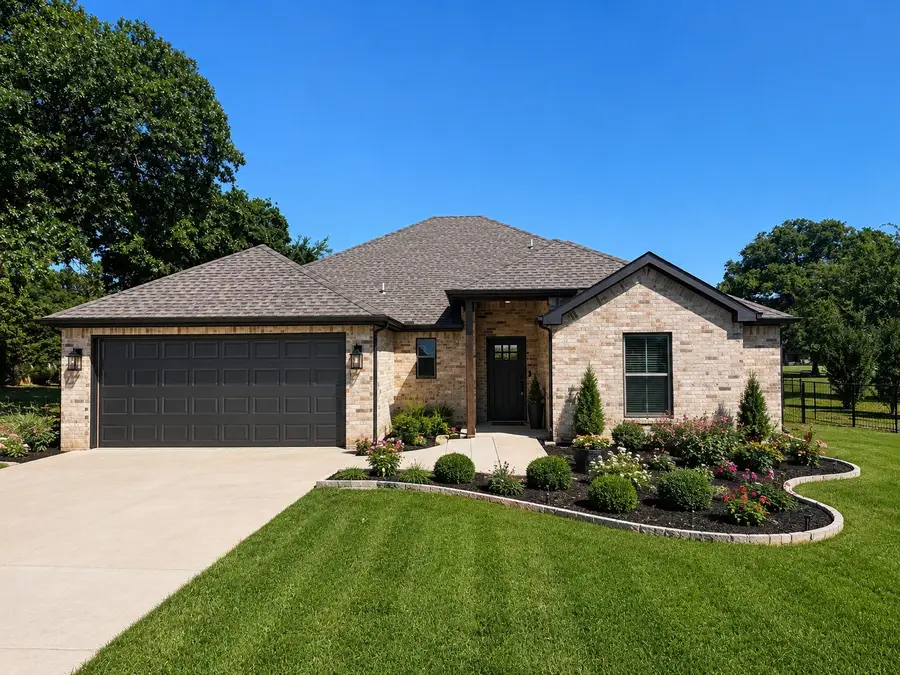 108 Kiowa Drive W, Gainesville, TX 76240 - #2