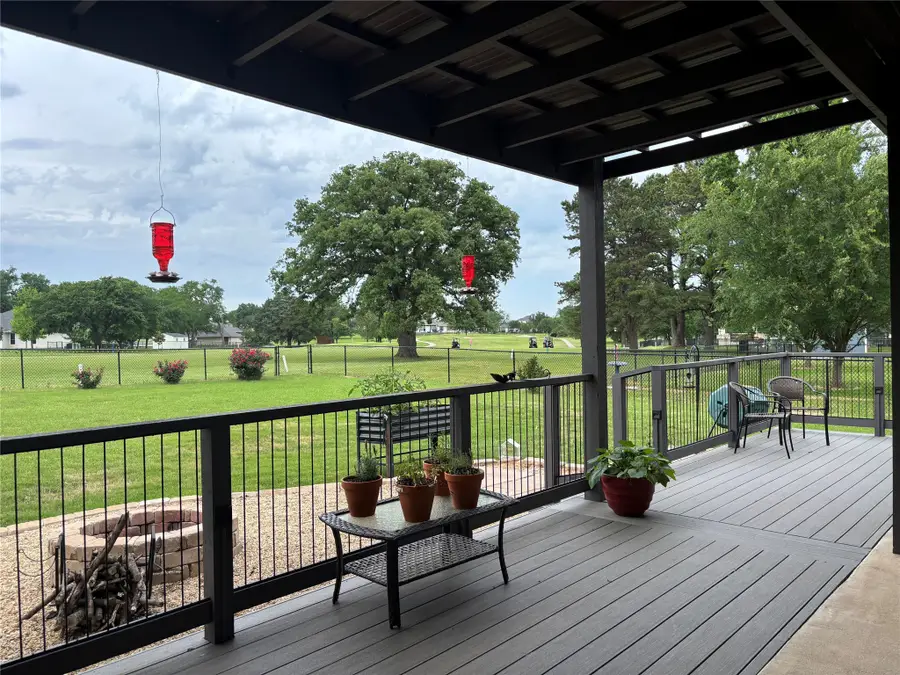 108 Kiowa Drive W, Gainesville, TX 76240 - #3